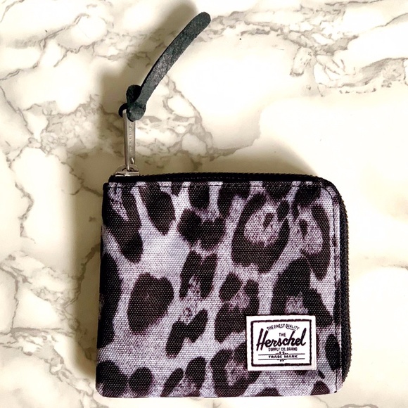 HERSHEL Johnny Wallet Rare Leopard Print NWT - Picture 1 of 13